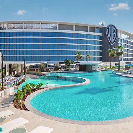 The Wb Abu Dhabi, Curio Collection By Hilton Hotel Kültér fotó The hotel's pool