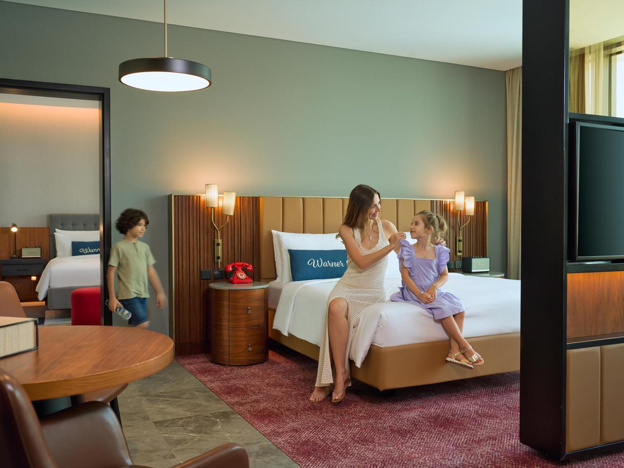 The Wb Abu Dhabi, Curio Collection By Hilton Hotel Kültér fotó Family Suite