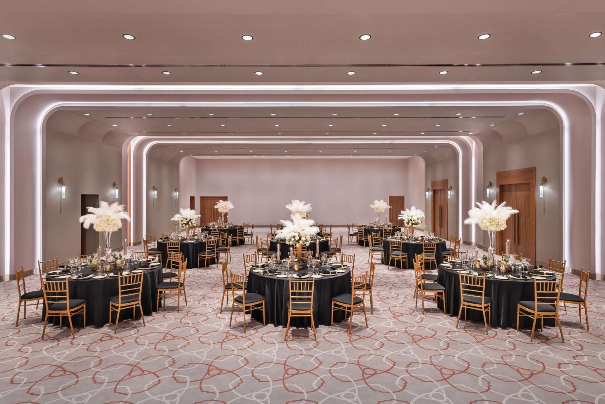 The Wb Abu Dhabi, Curio Collection By Hilton Hotel Kültér fotó The ballroom