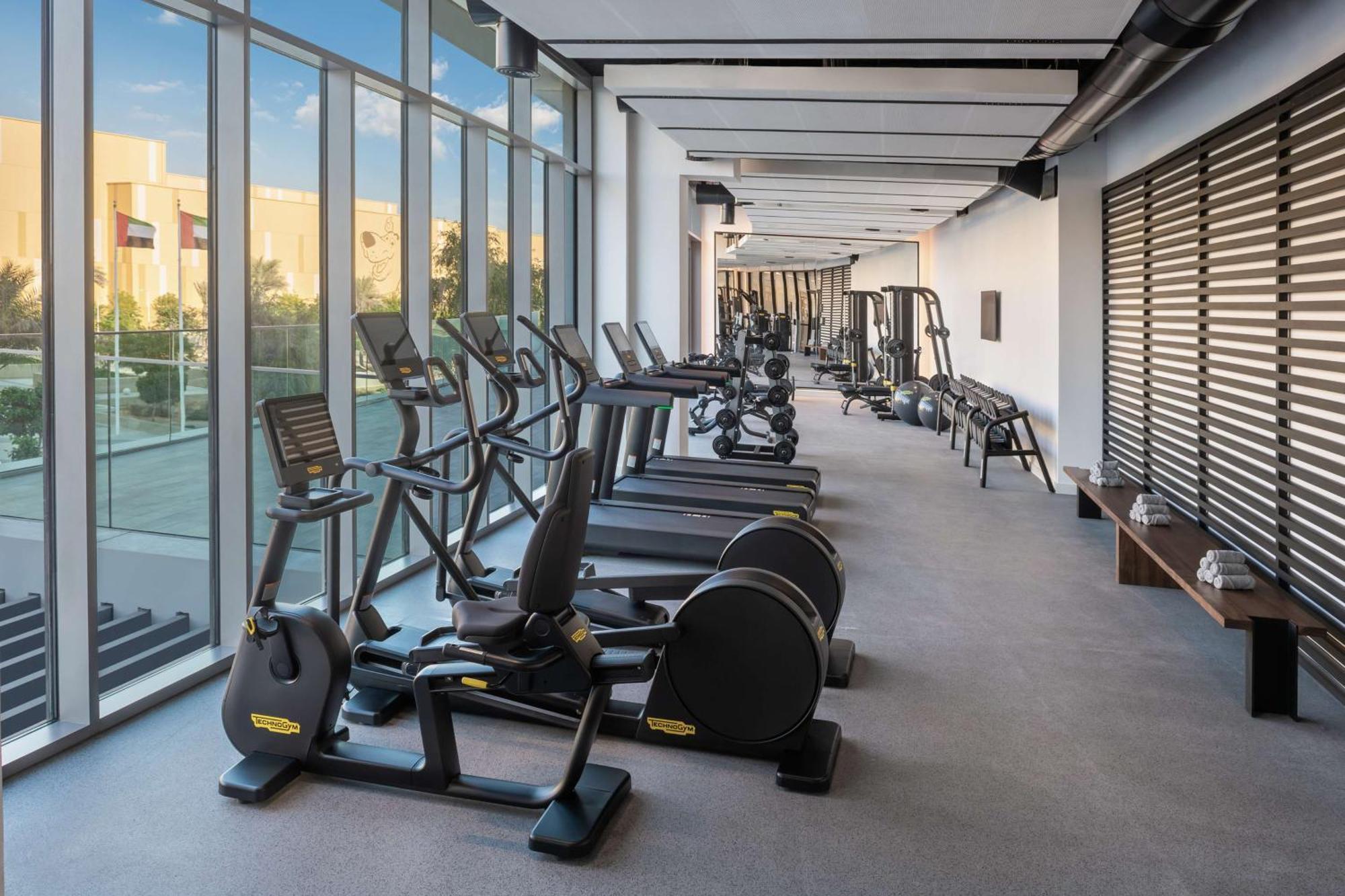 The Wb Abu Dhabi, Curio Collection By Hilton Hotel Kültér fotó The gym at the hotel
