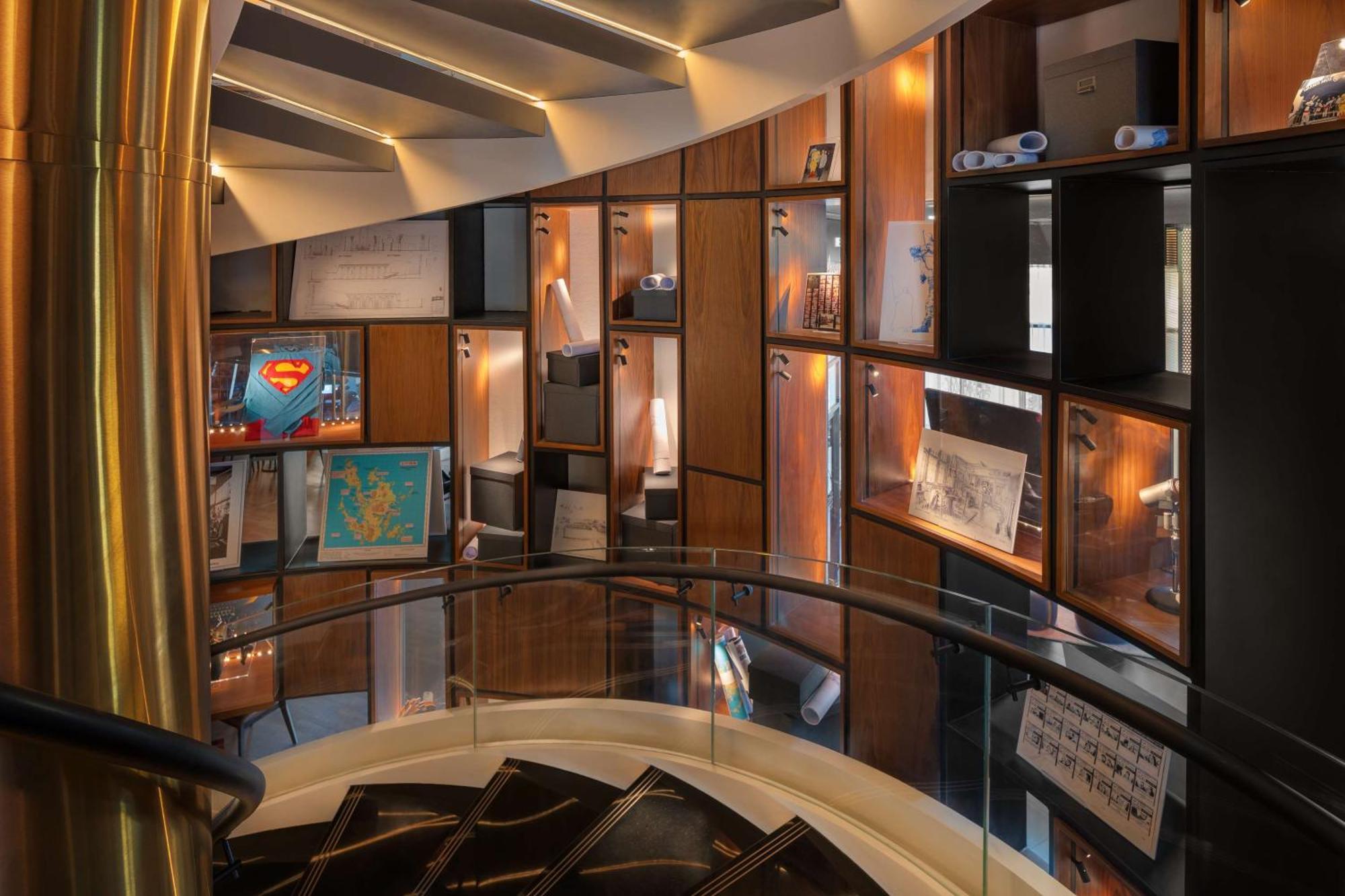 The Wb Abu Dhabi, Curio Collection By Hilton Hotel Kültér fotó The staircase